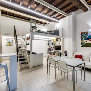 https://small-loft-in-the-historic-center-of-rome.it-romehotels.com